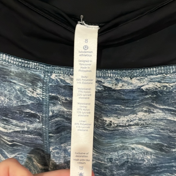 Lululemon multi color marble pattern speed short sz 8 3” has liner - Picture 5 of 6